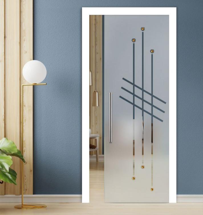 Puerta corredera con diseño geométrico esmerilado